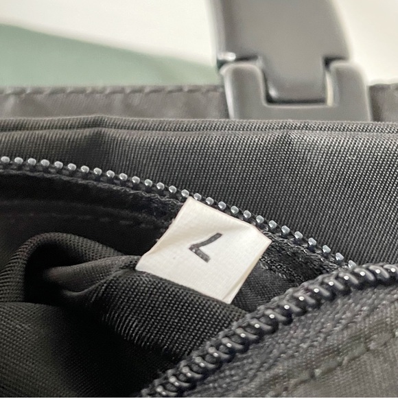 Prada green nylon black plexi handle vintage 90s tote bag - Picture 11 of 11